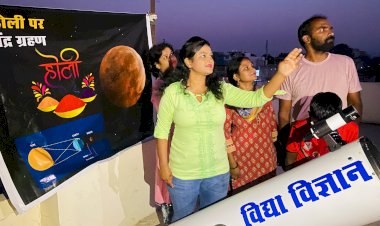 सारिका की पहल, टेलिस्‍कोप से दिखाया अदभुत चंद्रग्रहण,आंशिक ग्रहण शाम 6 बजकर 47 मिनिट तक रहा तो उपछाया ग्रहण की अवधि 7 बजकर 53 मिनिट तक रही