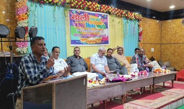 उरई में पत्रकारों का होली मिलन समारोह आयोजित, एकजुट होकर काम करने का दिया गया संदेश,गोष्ठी का आयोजन