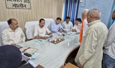 आयुक्त की अध्यक्षता में उरई में संपूर्ण समाधान दिवस का आयोजन,42 शिकायतों में 14 शिकायतों का मौके पर ही निस्तारण ।