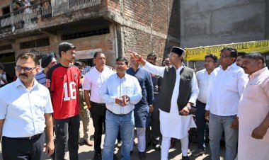 सरकारी जमीन पर ‘कब्जा राज’ खत्म होगा: नरेला में मंत्री विश्वास सारंग का सख्त अल्टीमेटम, मदरसे-फैक्ट्री और मांस दुकानों पर कार्रवाई के आदेश