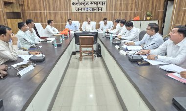 अवैध निर्माण पर चलेगा बुलडोजर” : उरई विकास प्राधिकरण की बोर्ड बैठक में सख्त चेतावनी, बिना मानचित्र बने भवन होंगे सीज