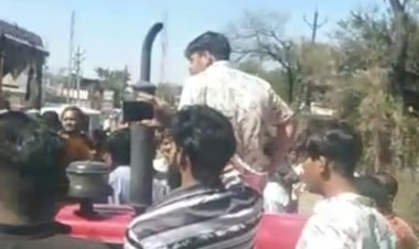 मस्जिद के पास साउंड बजाने को लेकर शुरू हुआ विवाद, दो युवकों से मारपीट के बाद भड़का आक्रोश; विरोध में ग्रामीणों ने सीहोर-कालापीपल रोड जाम किया