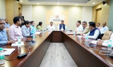 एलपीजी गैस की उपलब्धता पर रखी जा रही है सख्त नजर : उप मुख्यमंत्री  देवड़ा,प्रदेश में पर्याप्त उपलब्ध है पेट्रोल, डीजल और गैस : खाद्य मंत्री राजपूत,मंत्री-मण्डल समिति ने की पेट्रोलियम पदार्थों की आपूर्ति एवं वितरण की समीक्षा