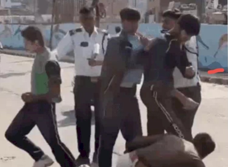 छात्रों ने ASI को सड़क पर पटका:दो गुटों में मारपीट के बाद पुलिस ने छात्रों को चेतावनी देकर छोड़ा, VIDEO वायरल