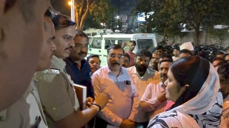 सागर बना अपराधियों का गढ़ : पुलिस का ख़ौफ़ खत्म,  महिला पार्षद के घर तलवारों से तांडव, कांग्रेस ने घेरा मोतीनगर थाना