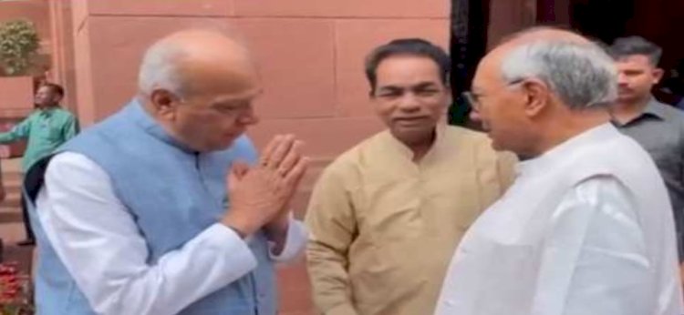 संसद के बाहर सियासी चुटकी: दिग्विजय बोले– ‘आपको ही स्पीकर होना चाहिए’, सुनते ही जगदंबिका पाल ने जोड़ लिए हाथ