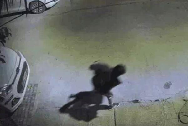 भोपाल में रिटायर्ड जज के घर से 4 LPG सिलेंडर चोरी, CCTV में कैद हुई वारदात