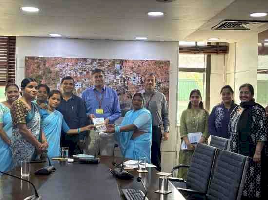 दिल्ली में नमामि गंगे महानिदेशक से जल सहेलियों की मुलाकात, यमुना संरक्षण पर रखे व्यापक सुझाव