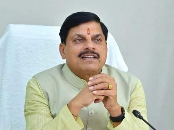 CM मोहन यादव का सख्त एक्शन, सीधी कलेक्टर और गुना SP को हटाया - कहा कि प्रशासनिक लापरवाही या अनियमितता किसी भी स्तर पर बर्दाश्त नहीं