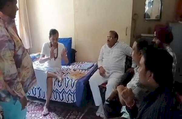 सीएम के कार्यक्रम में कुर्सी न मिलने पर भड़के पूर्व विधायक सत्यनारायण सत्तन , मनाने घर पहुंचे BJP नेता—बोले: सूची में नाम नहीं था, क्यों रुकता?