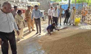 गेहूं खरीद में बाधा बर्दाश्त नहीं, डीएम का सख्त रुख—किसानों से सीधे संवाद कर दिए त्वरित निर्देश- बोरा कमी पर तुरंत एक्शन, क्रय केंद्रों पर पर्याप्त व्यवस्था सुनिश्चित करने के आदेश