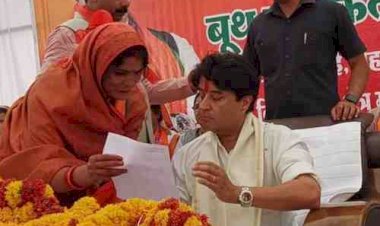 पिपरई के विकास को लेकर महिला मोर्चा अध्यक्ष रजनी सोलंकी ने केंद्रीय मंत्री सिंधिया को सौंपा 17 सूत्रीय मांग पत्र, कोर्ट, बैंक, रेलवे, स्वास्थ्य और सड़क सहित कई अहम मांगें उठाईं