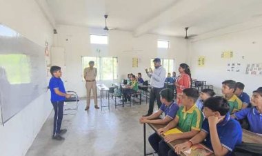 स्कूलों में अग्निशमन प्रशिक्षण: शिक्षकों और छात्रों को सिखाए गए फायर सेफ्टी के गुर, मॉक ड्रिल से बढ़ी जागरूकता