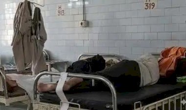 खाकी हुई शर्मसार: सीधी अस्पताल में पुलिसकर्मियों की घटिया हरकत, मरीज के बेड पर सोए और कूड़ेदान में किया पेशाब; सस्पेंड