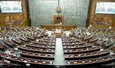 सरकार को नहीं मिला दो तिहाई बहुमत, लोकसभा में गिरा महिला आरक्षण से जुड़ा संविधान संशोधन बिल, सदन के बाहर NDA की महिला सांसदों ने किया प्रदर्शन