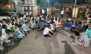 पटवारी सुसाइड केस पर बढ़ा बवाल: नायब तहसीलदार अटैच, थाने में पटवारियों का रातभर धरना; सैलाना विधायक के समर्थन से कामकाज ठप