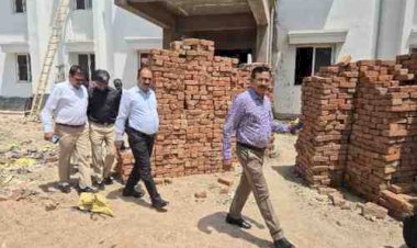 निर्माणाधीन सीएमओ कार्यालय भवन का डीएम ने किया निरीक्षण, 30 जून तक कार्य पूर्ण करने के सख्त निर्देश
