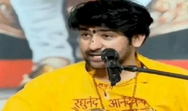 धीरेंद्र शास्त्री का बयान विवादों में: “बड़े घरानों की महिलाएं भी पी रही हैं” वीडियो वायरल, सोशल मीडिया पर बवाल; कांग्रेस बोली—भाषा मर्यादा के खिलाफ, चेतावनी दी- सड़कों पर उतरेंगे