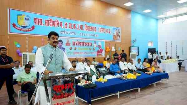गोविंद सिंह राजपूत बोले—हर घर में जले शिक्षा का दीप, कोई बच्चा न रहे वंचित; सागर के प्रवेश उत्सव में मेधावी छात्राओं का सम्मान