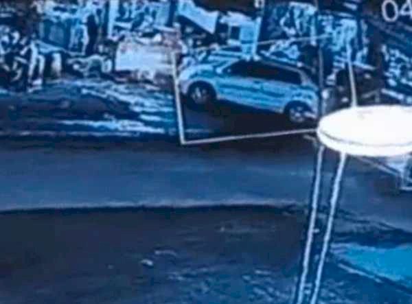 10 सेकेंड में 80 लाख के गहनों पर हाथ साफ: कार का दरवाजा खोलकर बदमाश फरार, सराफा व्यापारी दुकान बंद कर रहा था