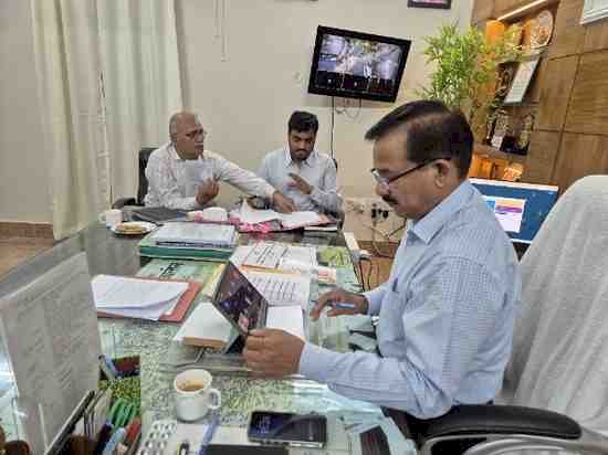 गेहूं खरीद में कोई बाधा नहीं, जनपद में 1 लाख 83 हजार वारदाना उपलब्ध -जिलाधिकारी राजेश कुमार पाण्डेय