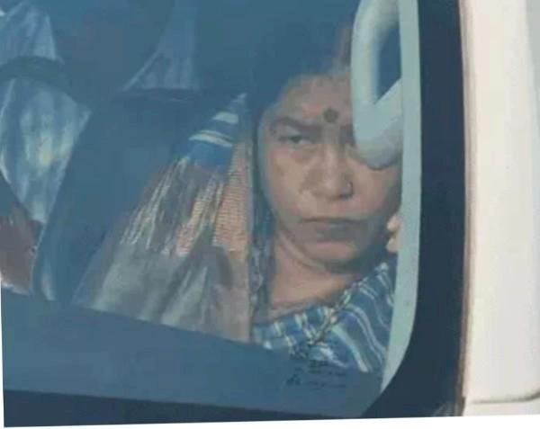 मंत्री के काफिले के आगे सिलेंडर रखकर महिलाओं का हंगामा, किल्लत पर फूटा गुस्सा; नहीं उतरीं राज्यमंत्री राधा सिंह, कांग्रेस ने बताया शर्मनाक