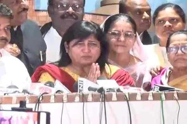 दिग्विजय सिंह सरकार में मंत्री रहीं नेता ने खोला पुराना राज -अपनी ही पार्टी पर बरसीं  विजयलक्ष्मी साधौ: दिग्गज नेताओं की सोच पर उठाए सवाल