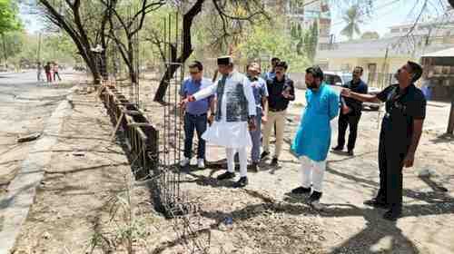 भोपाल में घटिया निर्माण पर फूटा मंत्री विश्वास कैलाश सारंग का गुस्सा, औचक निरीक्षण में इंजीनियर को लगाई फटकार—कहा, लापरवाही बिल्कुल बर्दाश्त नहीं, दोषियों पर होगी सख्त कार्रवाई