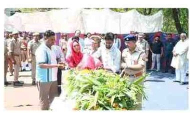 पुलिस के चारों वीर सपूतों को सलामी के साथ दी अंतिम विदाई,बिलखते शोकाकुल परिवार के साथ हजारों लोगों की हुई आंखे नम