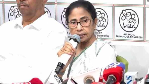 ममता बनर्जी का इस्तीफा देने से इनकार, बोलीं- इस्तीफा नहीं दूंगी, हम हारे नहीं, हराया गया:चुनाव आयोग विलेन, भाजपा से मिलकर 100 सीटें लूटीं, मैं आजाद पंछी, शेर की तरह लड़ूंगी