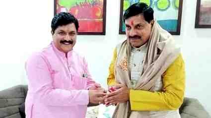 CM हाउस में गूंजा ‘दुश्मनों के किले में फतह’ बयान: मोहन यादव के मंच से केपी यादव की जोरदार तारीफ, VIDEO वायरल