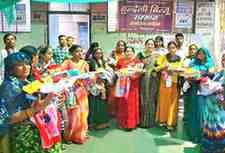 बुंदेली बिन्नू कार्यक्रम में गूंजी बेटियों की किलकारी, 13 नवजात बच्चियों का हुआ सम्मान, जिला महिला चिकित्सालय उरई में अनोखे जन्मोत्सव ने दिया ‘बेटी बचाओ-बेटी पढ़ाओ’ का प्रेरक संदेश