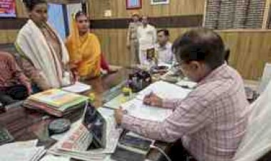 शिकायतकर्ताओं की शिकायतों के निस्तारण में अधिकारी न बरतें कोताही, समयबद्ध और गुणवत्तापूर्ण समाधान सुनिश्चित करें : जिलाधिकारी राजेश कुमार पाण्डेय