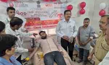 विश्व रक्तदाता दिवस पर जिला अस्पताल उरई में रक्तदान महाअभियान, 09 स्वैच्छिक रक्तदाताओं का सम्मान कर डीएम-एसपी ने बढ़ाया उत्साह