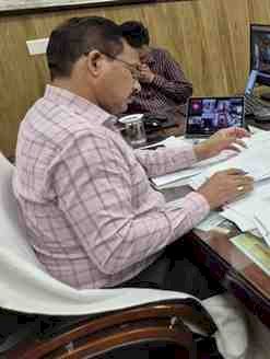 कलेक्ट्रेट में हड़कंप: वरिष्ठ लिपिक पर गिरी निलंबन की गाज, जांच शुरू-सरकारी नौकरी में कारोबार का आरोप